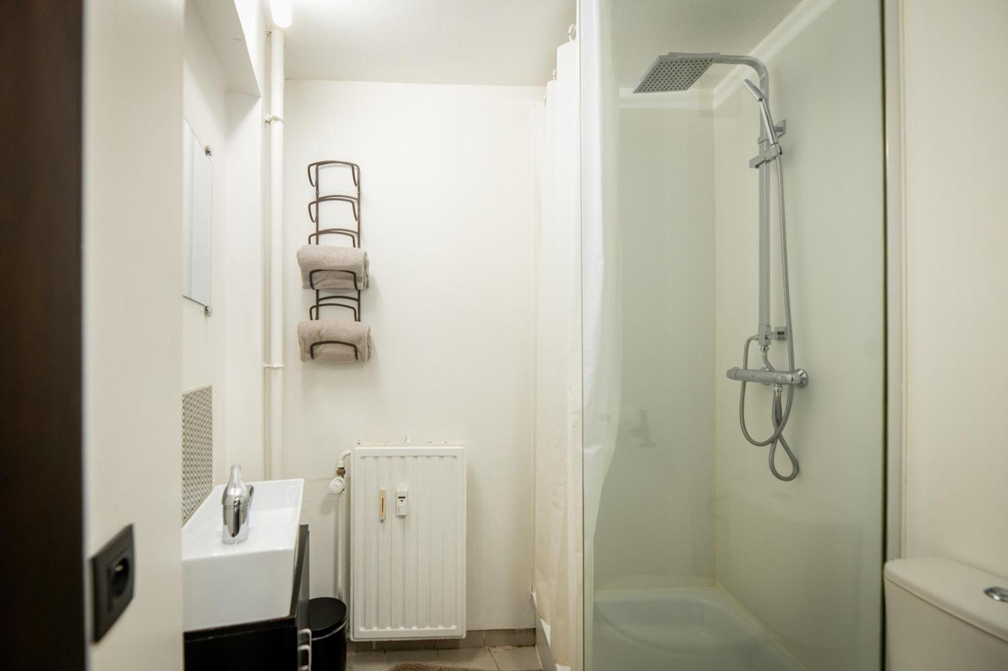 L'Endroit By La Reine City Center Spa Ngoại thất bức ảnh