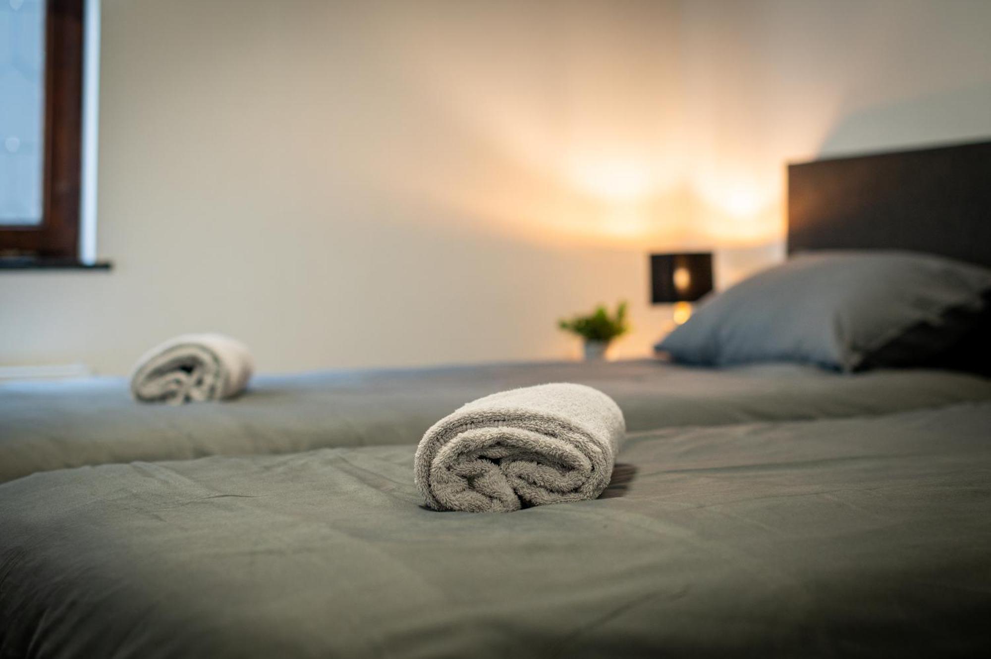 L'Endroit By La Reine City Center Spa Ngoại thất bức ảnh